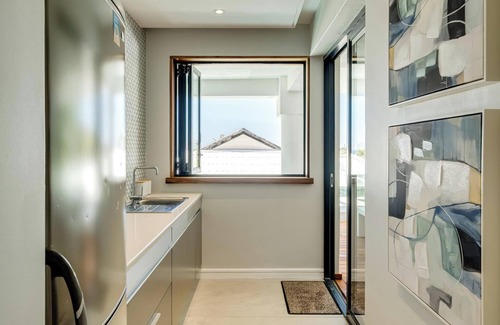 Camps Bay Villa | Lovely 6 Bedroom Villa with Breathtaking Views 17 Geneva