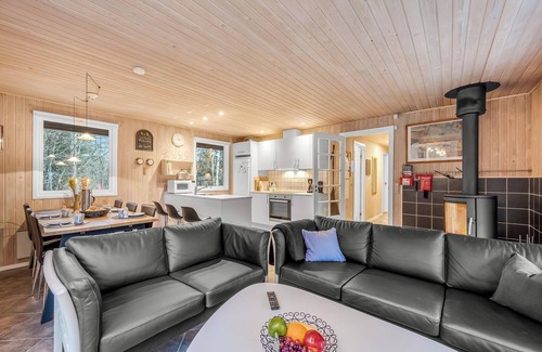 Lodbjerg Hede Cottage | Lovely 6-person cottage with outdoor sauna - 1007