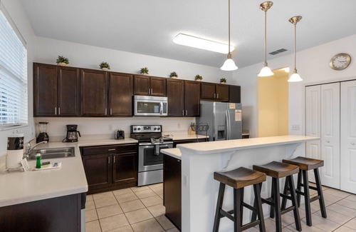 Crystal Cove House | Lovely 7-bed Pool/SPA, Lake View/Game Room/Club Free/15 min Disney! 14 people