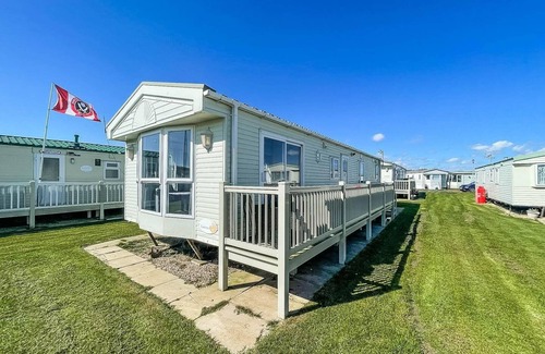 Ingoldmells House | Lovely 7 berth caravan with free WiFi in Skegness ref 67009L