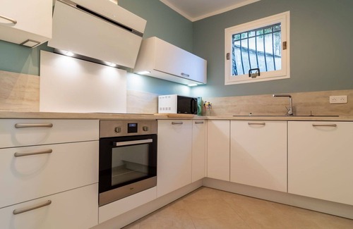 Le Rayol Apartment | Lovely apartment for 4 people with WIFI, A/C, TV, terrace and parking