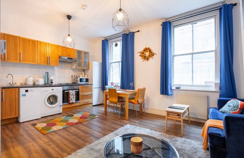 Soho Apartment | > Lovely AirConditioned One Bed in the Heart of Covent Garden <
