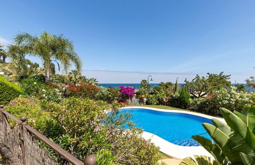 Altea la Vella Apartment | Lovely and comfortable apartment in Altea, on the Costa Blanca, Spain with communal pool for 4 persons