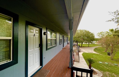 Pearland Apartment | Lovely and Cozy 1bedroom apartment -WIFI - RokuTV