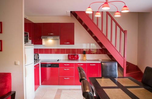 La Bastide-Clairence Apartment | Lovely apartment for 8 people with pool, WIFI, TV, terrace, pets allowed and parking