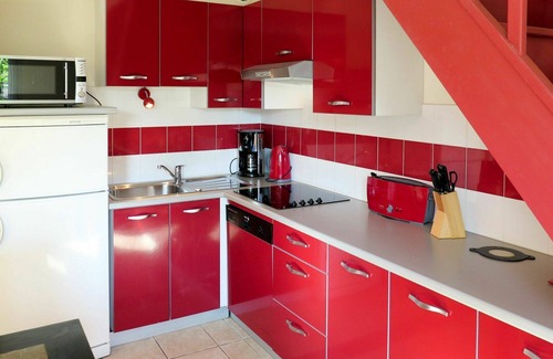 La Bastide-Clairence Apartment | Lovely apartment for 8 people with pool, WIFI, TV, terrace, pets allowed and parking