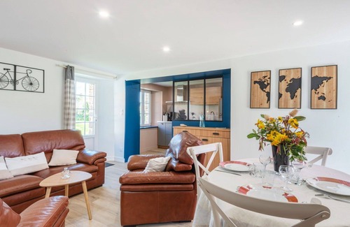 Creances Villa | Lovely apartment in villa for 4 guests with WIFI, TV, terrace, pets allowed and parking