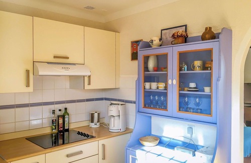 Le Brusc Apartment | Lovely apartment for 4 people with WIFI, TV, terrace, pets allowed and parking