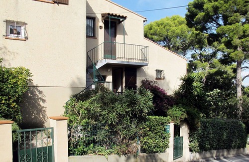 Le Brusc Apartment | Lovely apartment for 4 people with WIFI, TV, terrace, pets allowed and parking