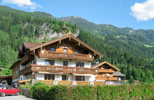 Ramsau im Zillertal Apartment | Lovely apartment for 5 guests with WIFI, TV and patio