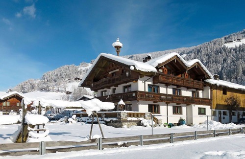 Ramsau im Zillertal Apartment | Lovely apartment for 5 guests with WIFI, TV and patio
