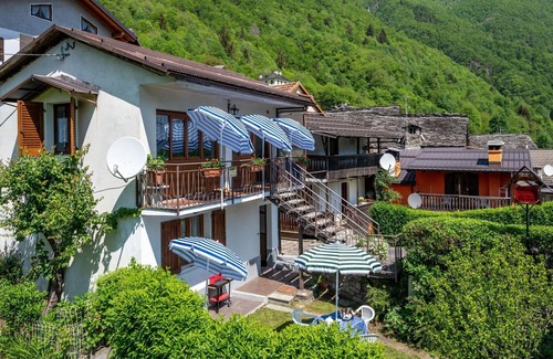 Calasca-Castiglione Apartment | Lovely apartment for 5 people with WIFI, TV, balcony, pets allowed and parking