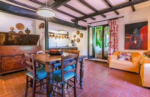 Poggiarello House | Lovely apartment in villa for 2 guests with WIFI, pool, TV and patio