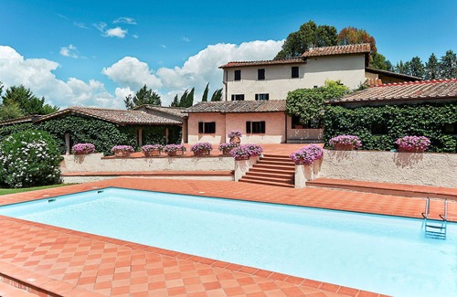 Poggiarello House | Lovely apartment in villa for 2 guests with WIFI, pool, TV and patio