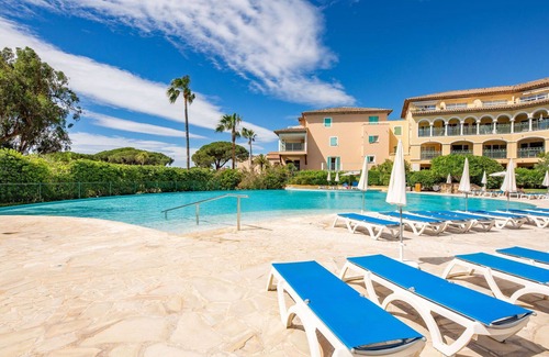 Les Issambres Apartment | Lovely apartment for 6 people with A/C, WIFI, pool, TV, terrace and parking