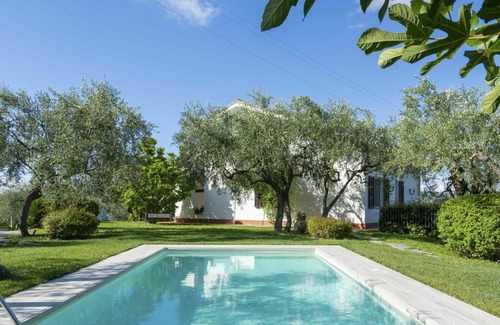 Monade Santa Lucia Villa | Lovely apartment in villa with WIFI, pool, TV, patio, pets allowed, panoramic view and parking