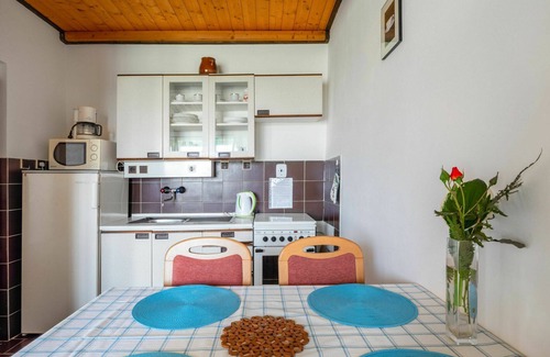 Rabyne Apartment | Lovely apartment for 5 people with WIFI, patio, pets allowed, panoramic view and parking