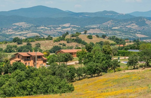 Scansano Villa | Lovely apartment in villa for 9 guests with pool, WIFI, TV, pets allowed and parking