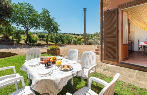 Scansano Villa | Lovely apartment in villa for 9 guests with pool, WIFI, TV, pets allowed and parking