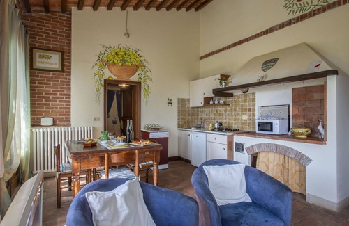 Pieve a Nievole Apartment | Lovely apartment for 4 people with WIFI, hot tub, pool, TV, patio, pets allowed and parking