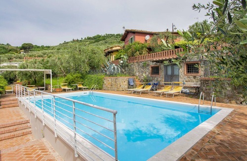Pieve a Nievole Apartment | Lovely apartment for 4 people with WIFI, hot tub, pool, TV, patio, pets allowed and parking