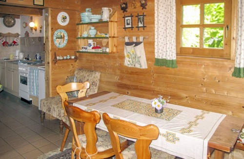 Treffen Villa | Lovely apartment in villa for 4 guests with WIFI, TV, patio, pets allowed and parking