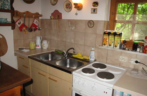 Treffen Villa | Lovely apartment in villa for 4 guests with WIFI, TV, patio, pets allowed and parking