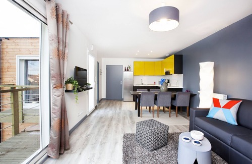 Vitry-sur-Seine Apartment | Lovely Apartment near Paris with AC and Parking