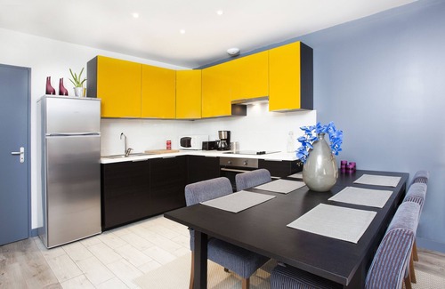 Vitry-sur-Seine Apartment | Lovely Apartment near Paris with AC and Parking