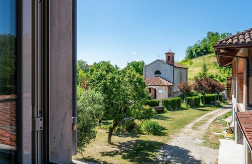 Rocca D'Arazzo Apartment | Lovely apartment for 4 people with WIFI, terrace and parking