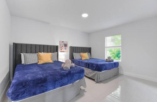 Gladeview House | Lovely Apartment 3 Bedrooms 2 bathroom At Liberty City