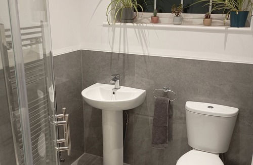 Horsforth Apartment | Lovely apartment close to Leeds Bradford Airport and Leeds Trinity University.