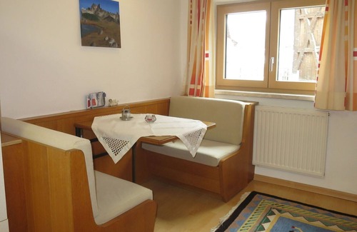 Sankt Anton am Arlberg Apartment | Lovely apartment for 2 people with WIFI, TV, pets allowed and parking