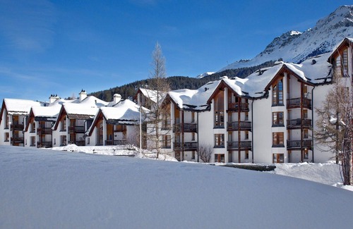 Lenzerheide Apartment | Lovely apartment for 2 people with pool, TV, balcony and pets allowed