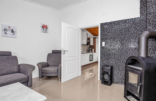 Oberndorf Apartment | Lovely apartment for 2 people with WIFI, TV, patio and parking