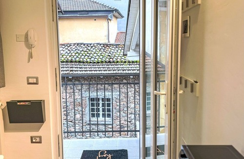 Lavena Ponte Tresa Apartment | Lovely apartment for 3 people with TV, balcony, pets allowed and parking