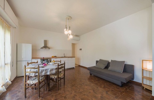 Marina di Pietrasanta Apartment | Lovely apartment for 4 people with A/C, WIFI, TV, patio and pets allowed