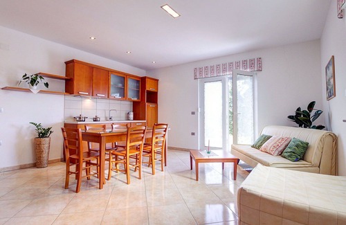 Brda Apartment | Lovely apartment for 5 people with A/C, pool, WIFI, TV, patio, panoramic view and parking