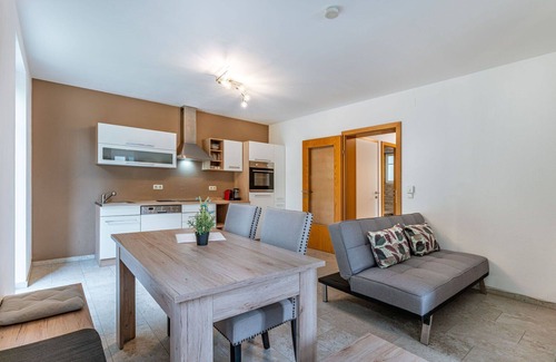 Klagenfurt am Woerthersee Apartment | Lovely apartment for 5 people with WIFI, terrace and parking