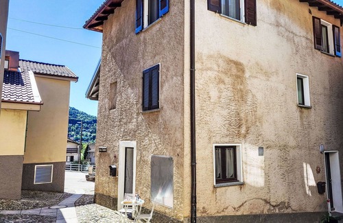 Miglieglia Apartment | Lovely apartment for 2 guests with WIFI, TV, pets allowed and parking