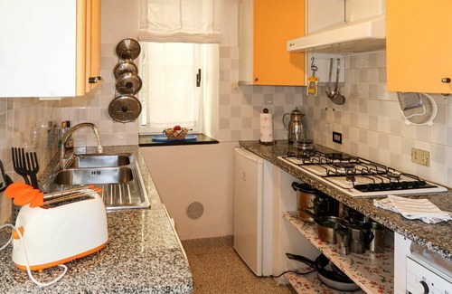 Vendone Apartment | Lovely apartment for 4 guests with WIFI, pool, A/C, patio, pets allowed, panoramic view and park.