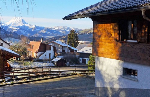 Charmey Apartment | Lovely apartment for 10 people with WIFI, TV, balcony, pets allowed, panoramic view and parking