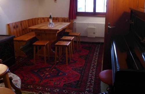 Charmey Apartment | Lovely apartment for 10 people with WIFI, TV, balcony, pets allowed, panoramic view and parking