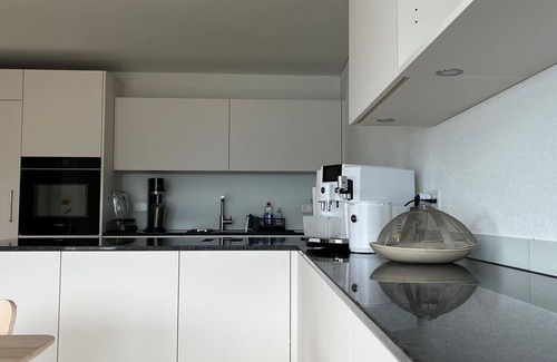 Spiez Apartment | Lovely apartment for 12 people with WIFI, TV, balcony and pets allowed