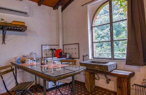 Barga Apartment | Lovely apartment for 2 guests with private pool, TV, patio, pets allowed and parking