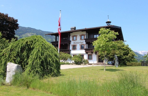 Fuegen Apartment | Lovely apartment for 2 people with WIFI, TV, balcony, pets allowed and panoramic view