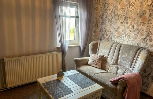 Großheide Apartment | Lovely apartment for 4 people with WIFI, TV, terrace, pets allowed and parking