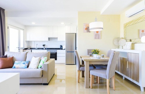 Cabanes Apartment | Lovely apartment for 4 people with WIFI, pool, A/C, TV and terrace