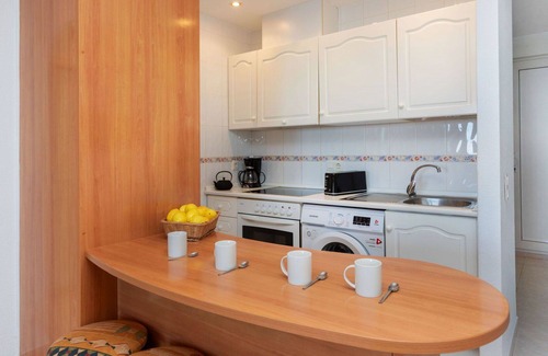 Vinaros Apartment | Lovely apartment for 4 people with WIFI, pool, TV and terrace