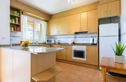 Vinaros Apartment | Lovely apartment for 4 guests with pool, A/C, WIFI, TV, terrace and pets allowed